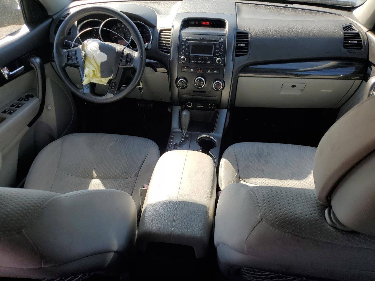 Kia Sorento Base Image 6