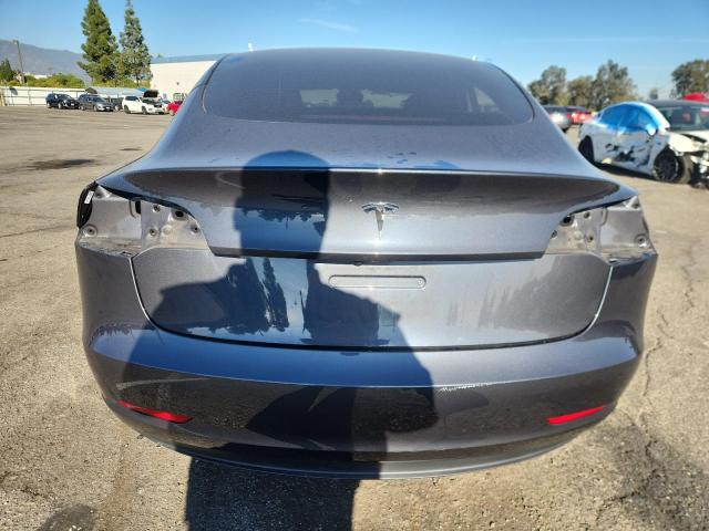 Tesla Model 3 Image 4