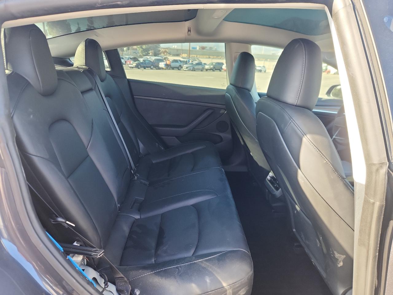 Tesla Model 3 Image 10