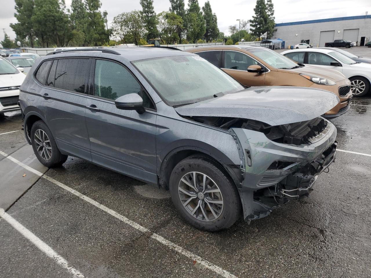 Volkswagen Tiguan S Image 4