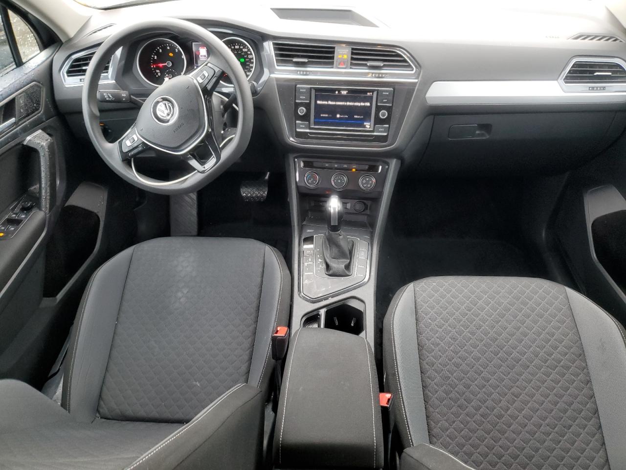 Volkswagen Tiguan S Image 8