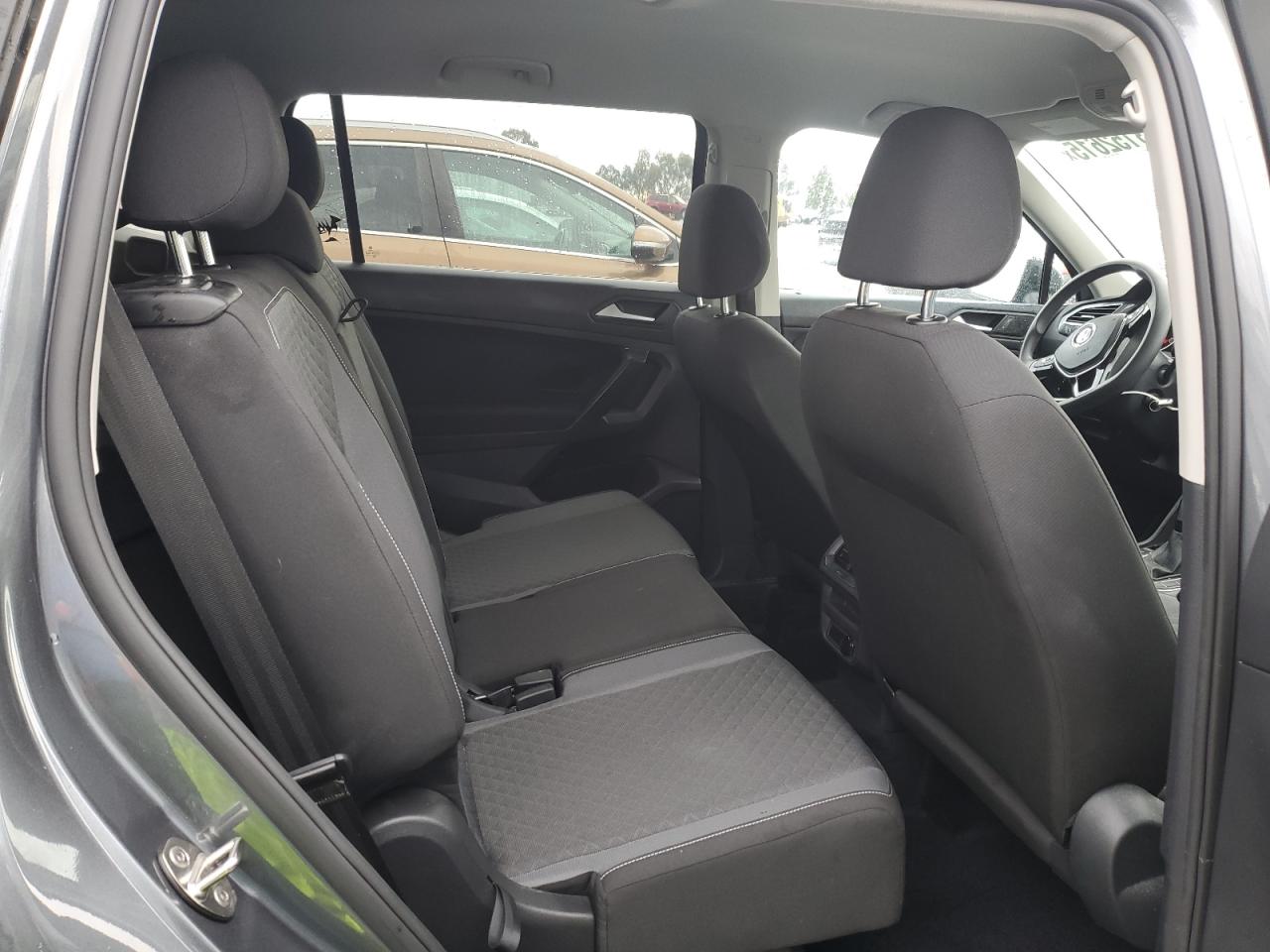 Volkswagen Tiguan S Image 9