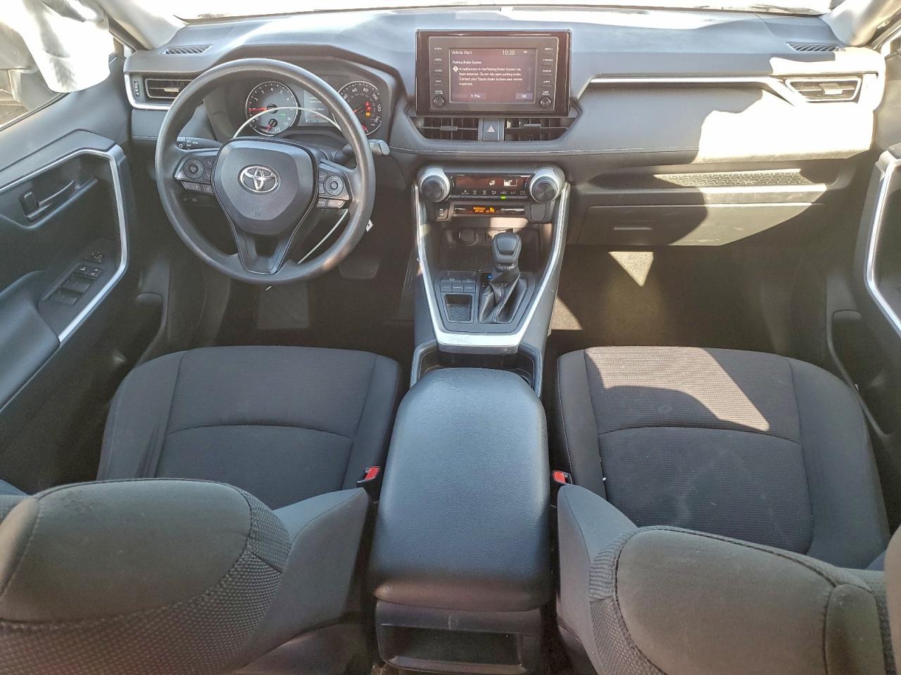 Toyota RAV4 Le Image 7