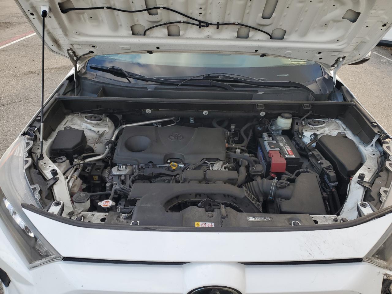 Toyota RAV4 Le Image 9