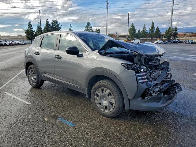 Nissan Kicks S Image 6