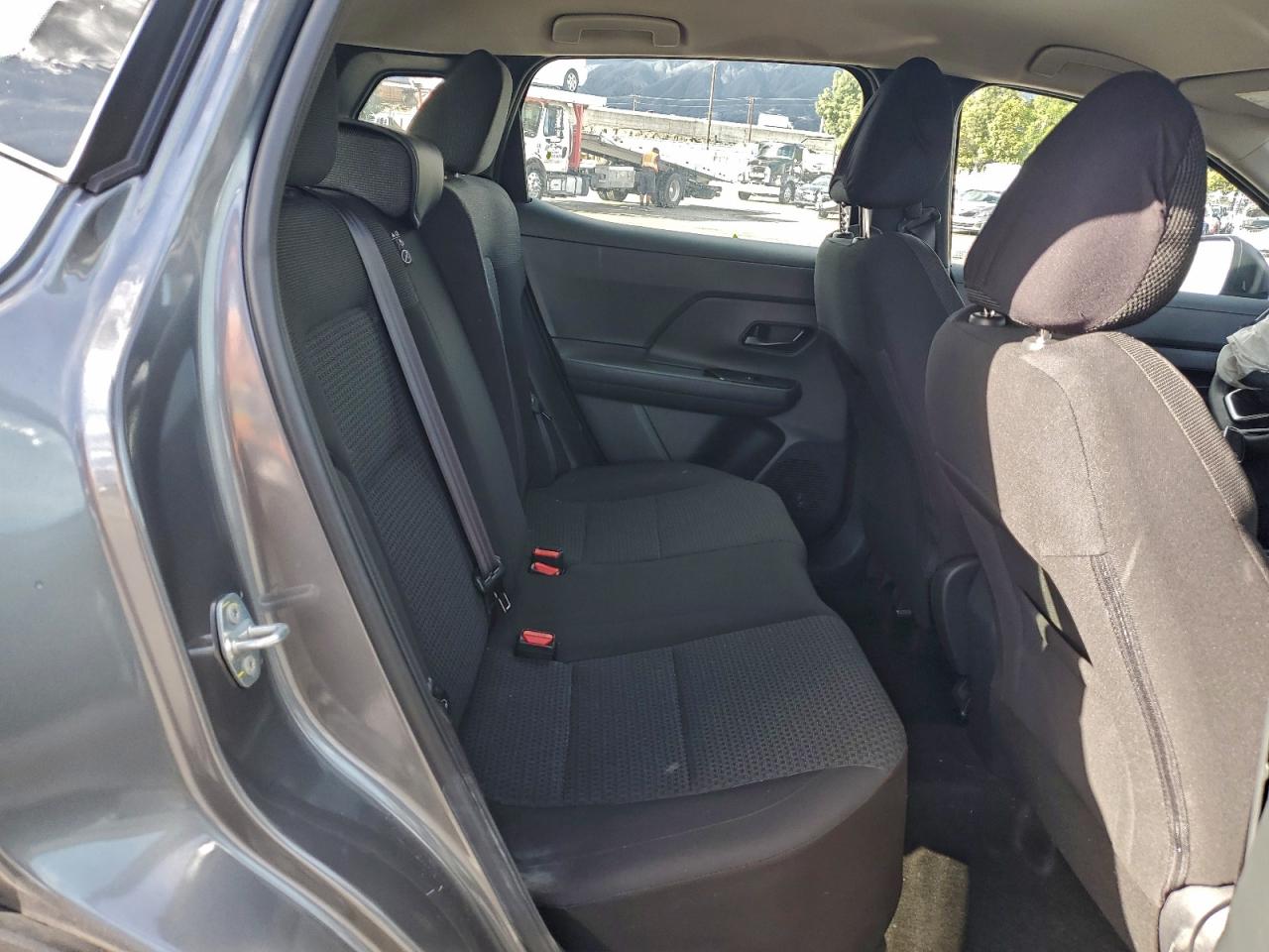 Nissan Kicks S Image 2