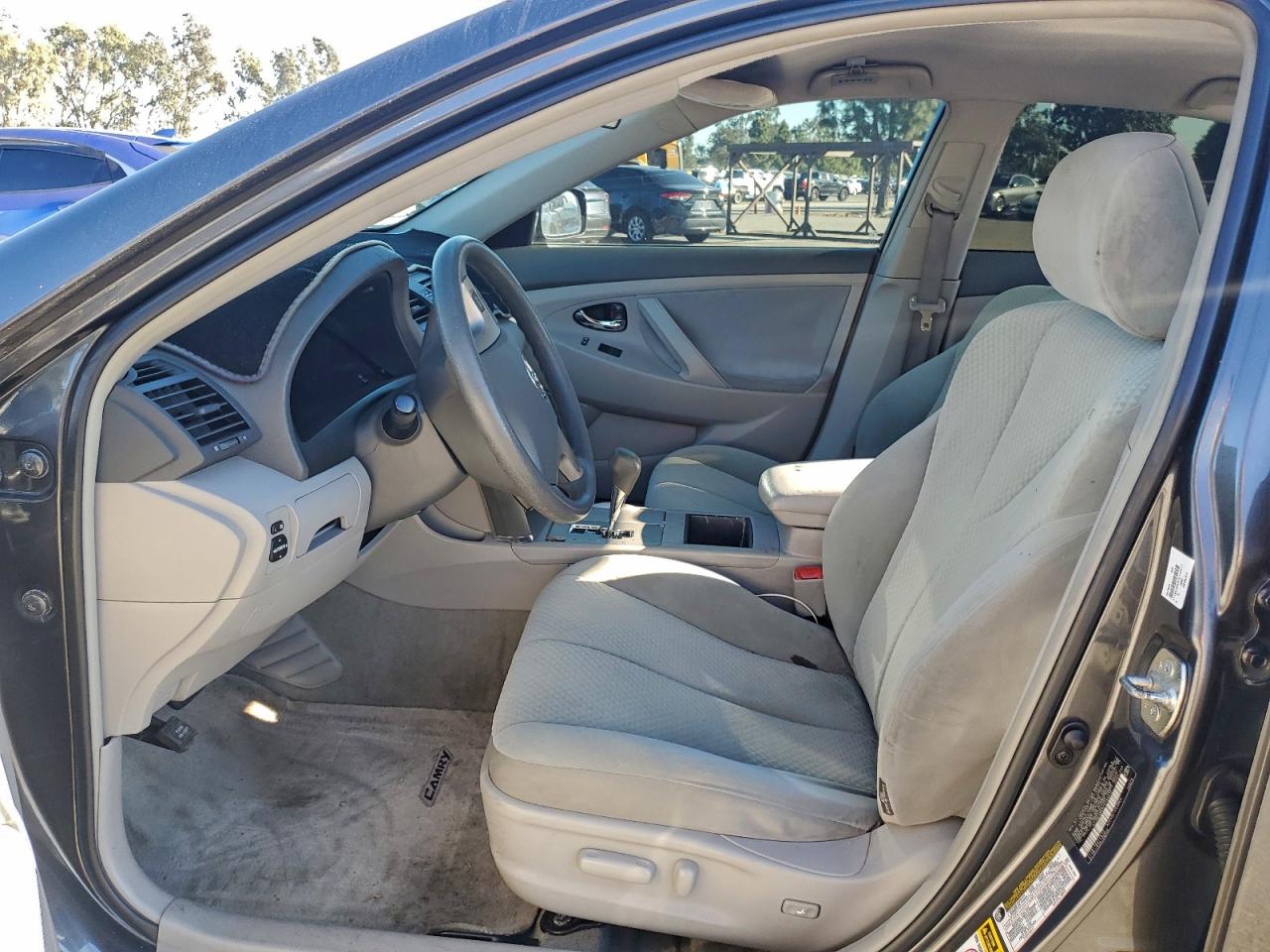 Toyota Camry Ce Image 7