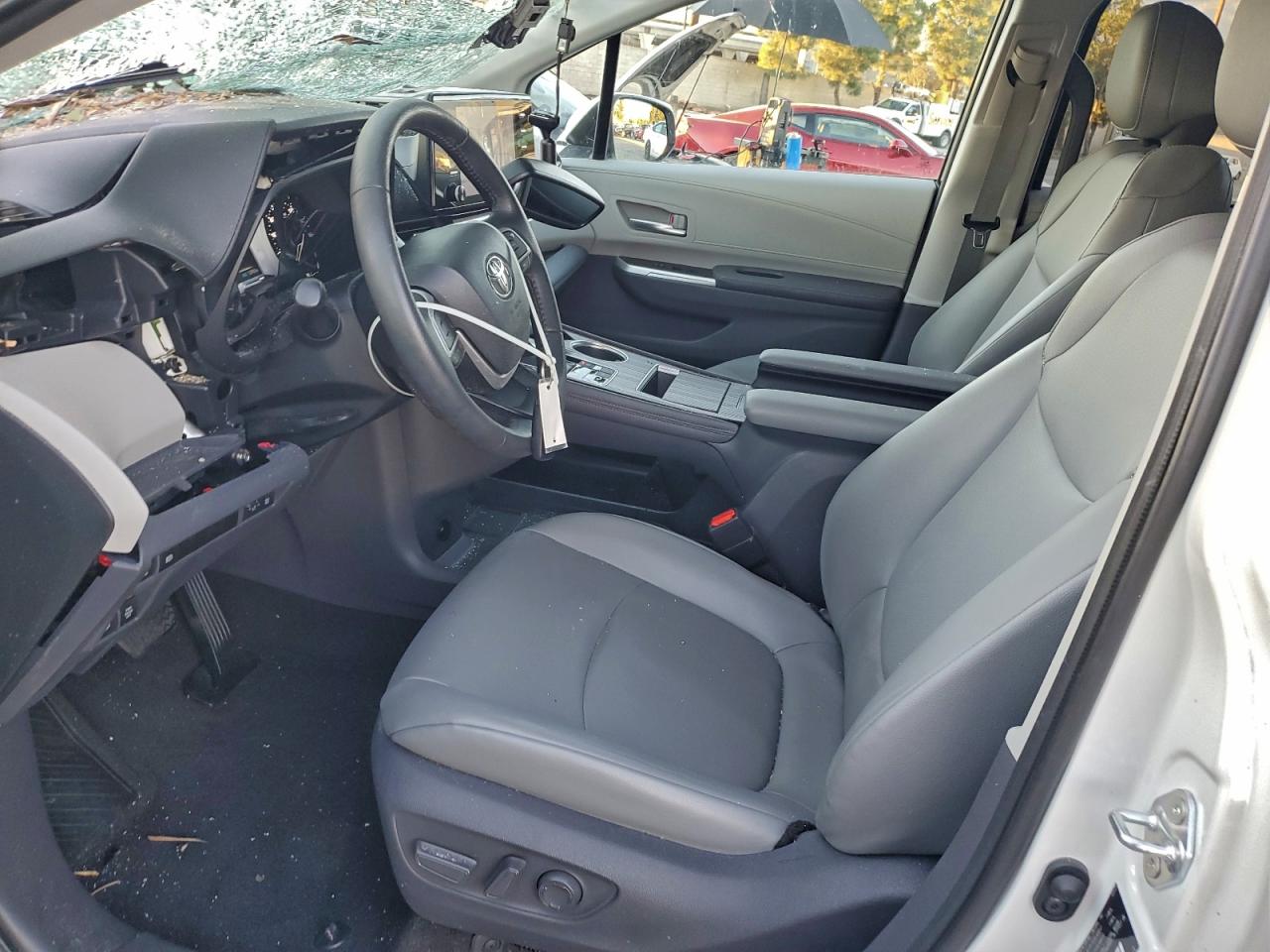 Toyota Sienna Xle Image 11