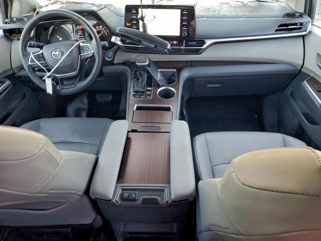 Toyota Sienna Xle Image 13