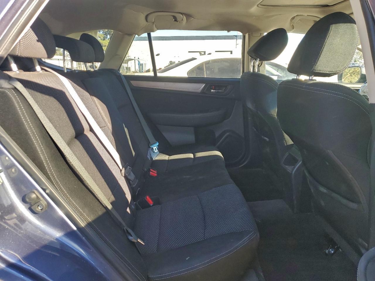 Subaru Outback 2.5i Premium Image 2