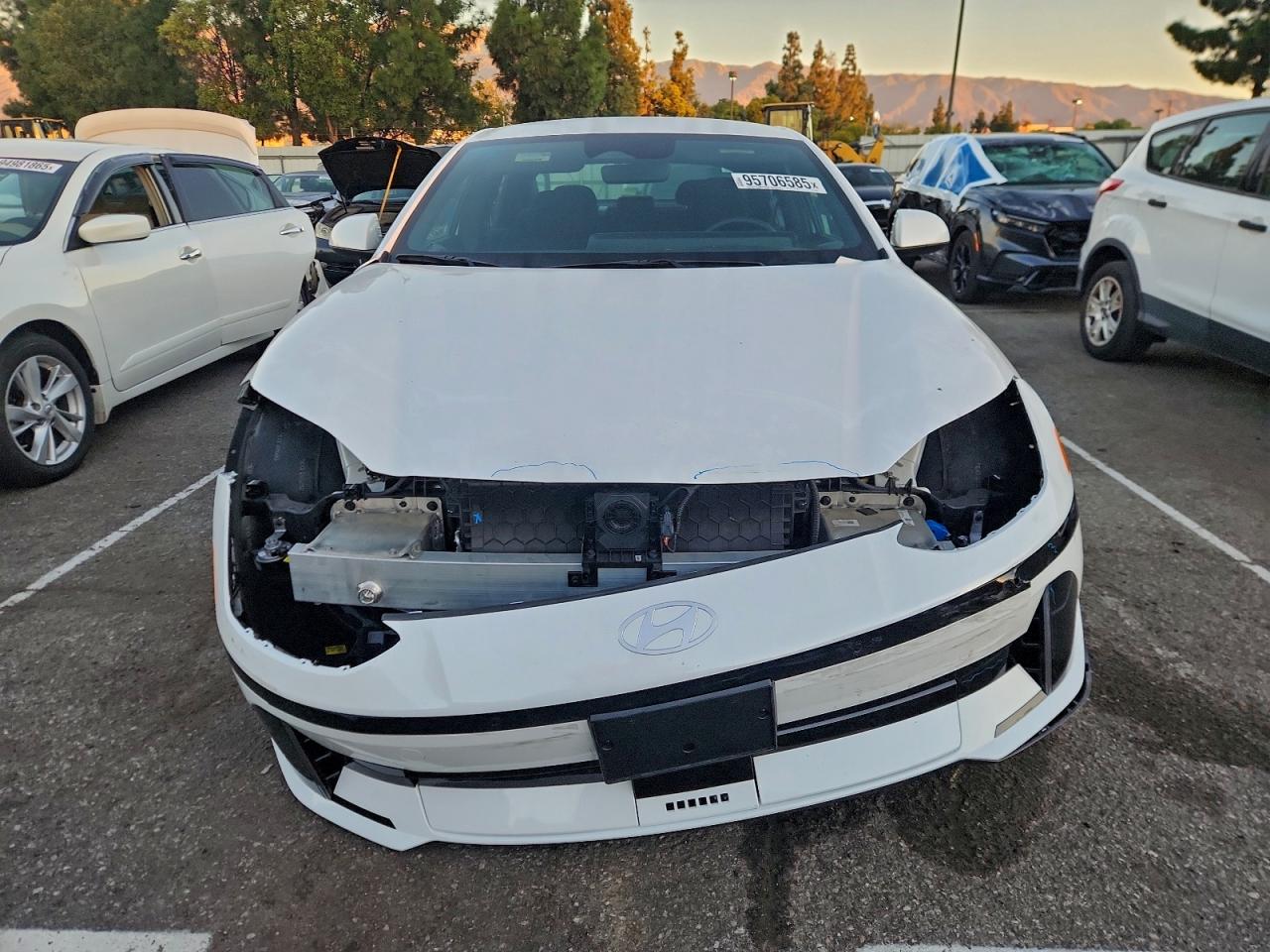 Hyundai Ioniq Se Image 4