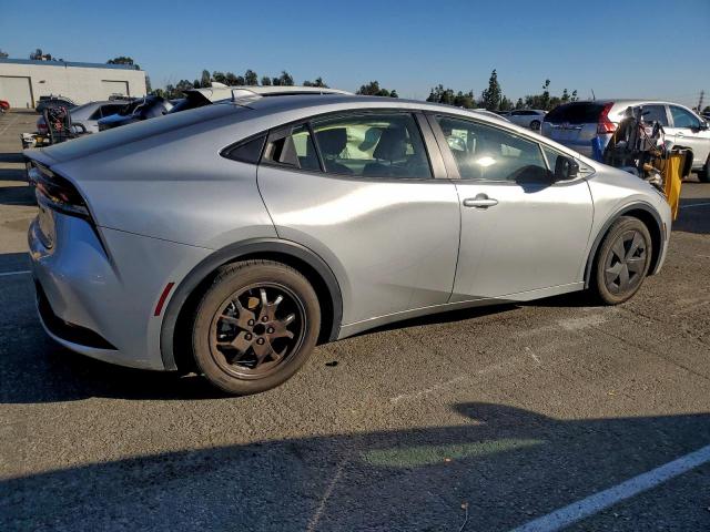 Toyota Prius Le Image 10