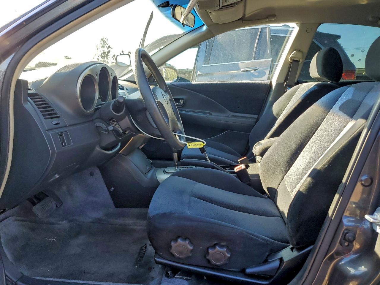 Nissan Altima Base Image 5