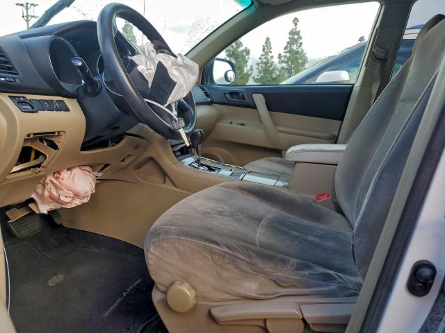 Toyota Highlander Base Image 12