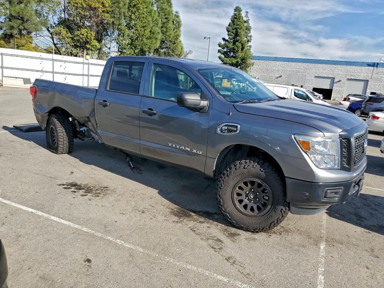 Nissan Titan S Image 12
