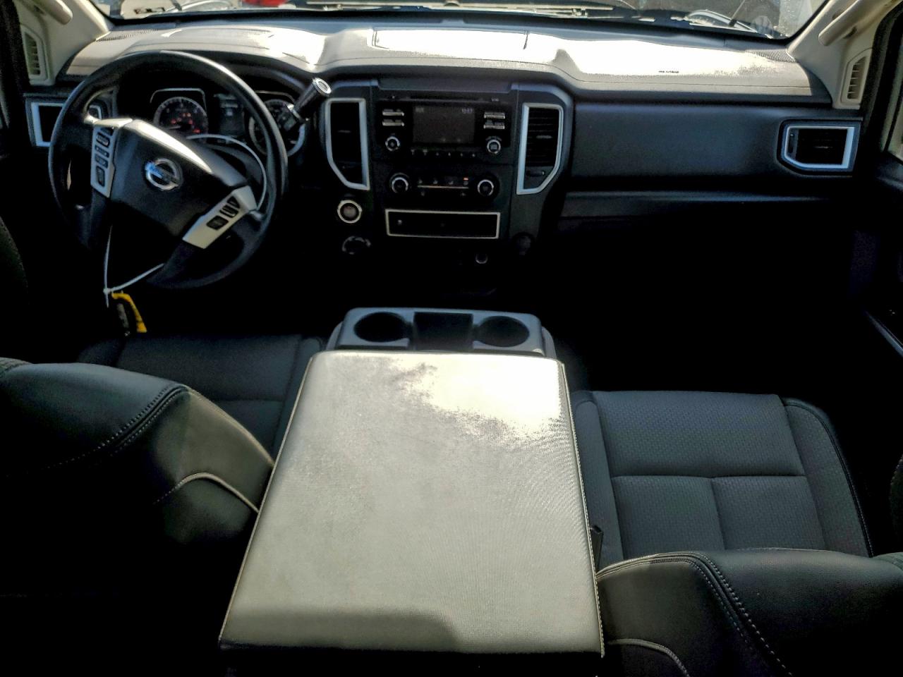 Nissan Titan S Image 11