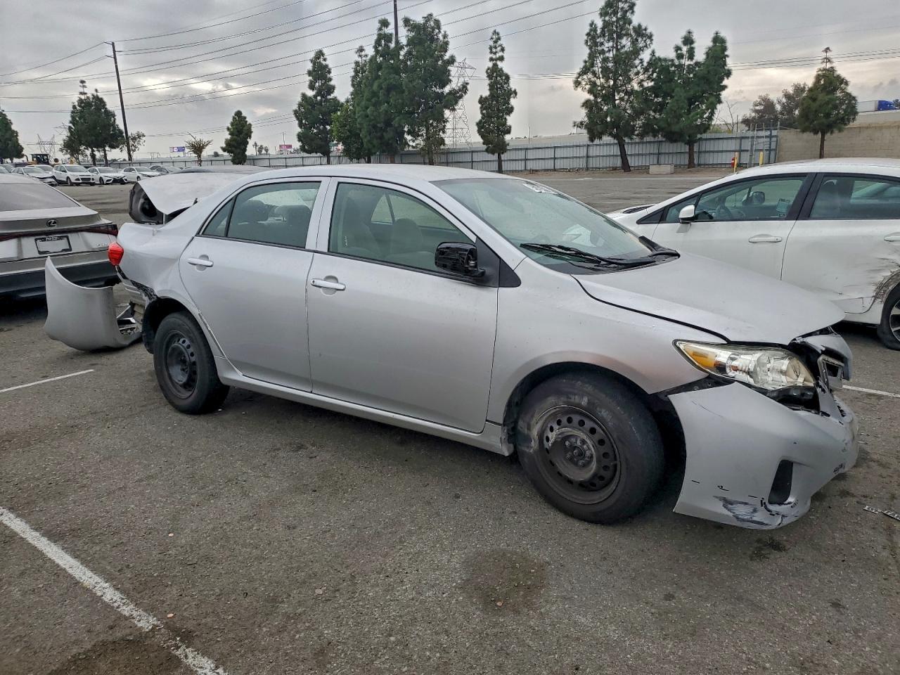 Toyota Corolla Base Image 3