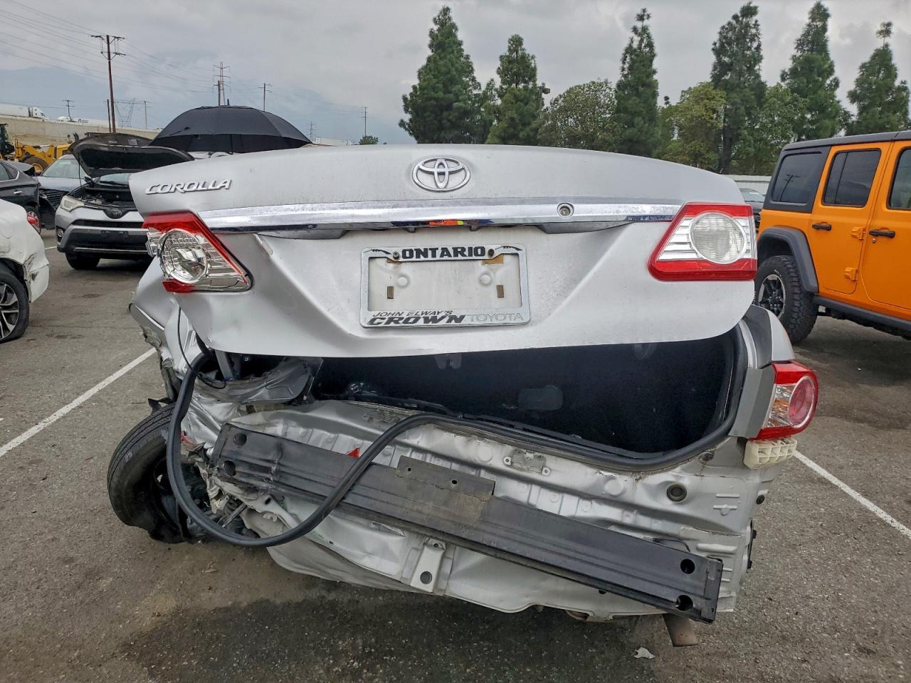 Toyota Corolla Base Image 12