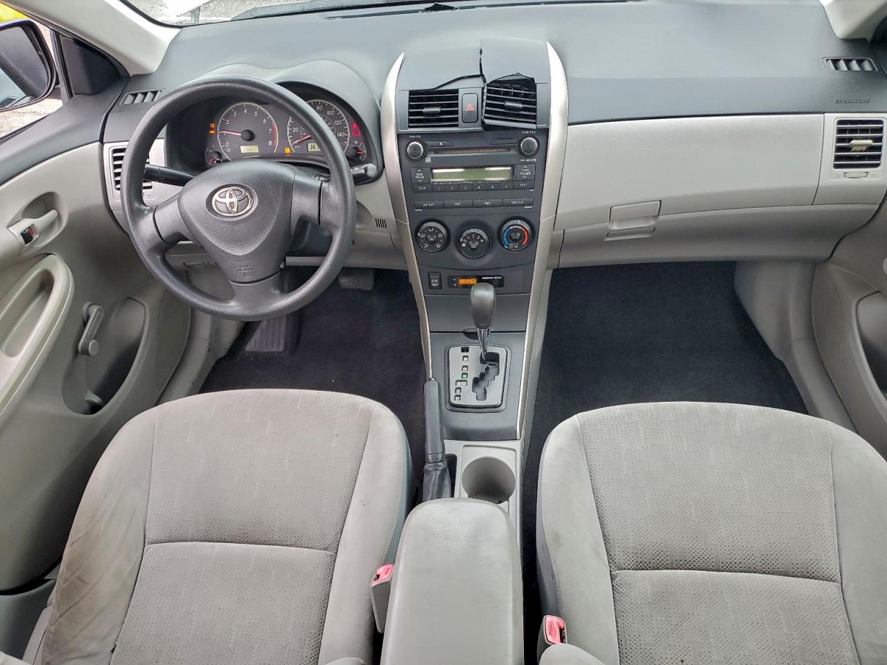 Toyota Corolla Base Image 8