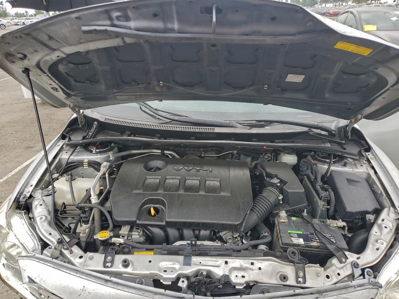 Toyota Corolla Base Image 13