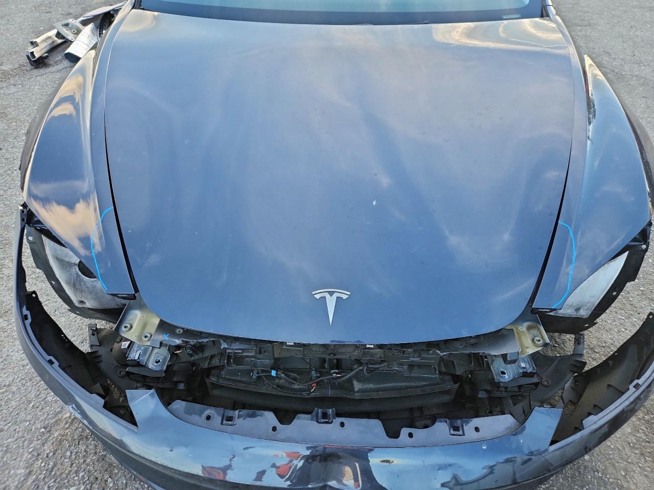 Tesla Model 3 Image 11