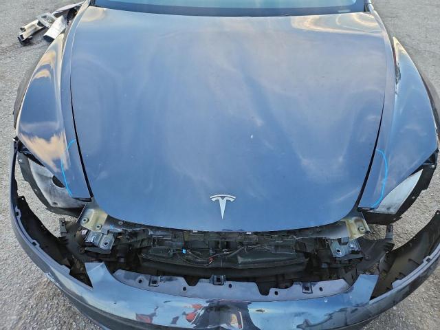 Tesla Model 3 Image 11