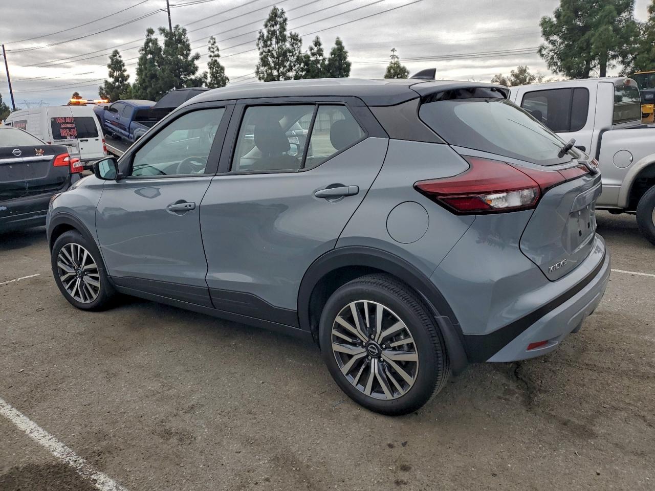 Nissan Kicks Sv Image 2