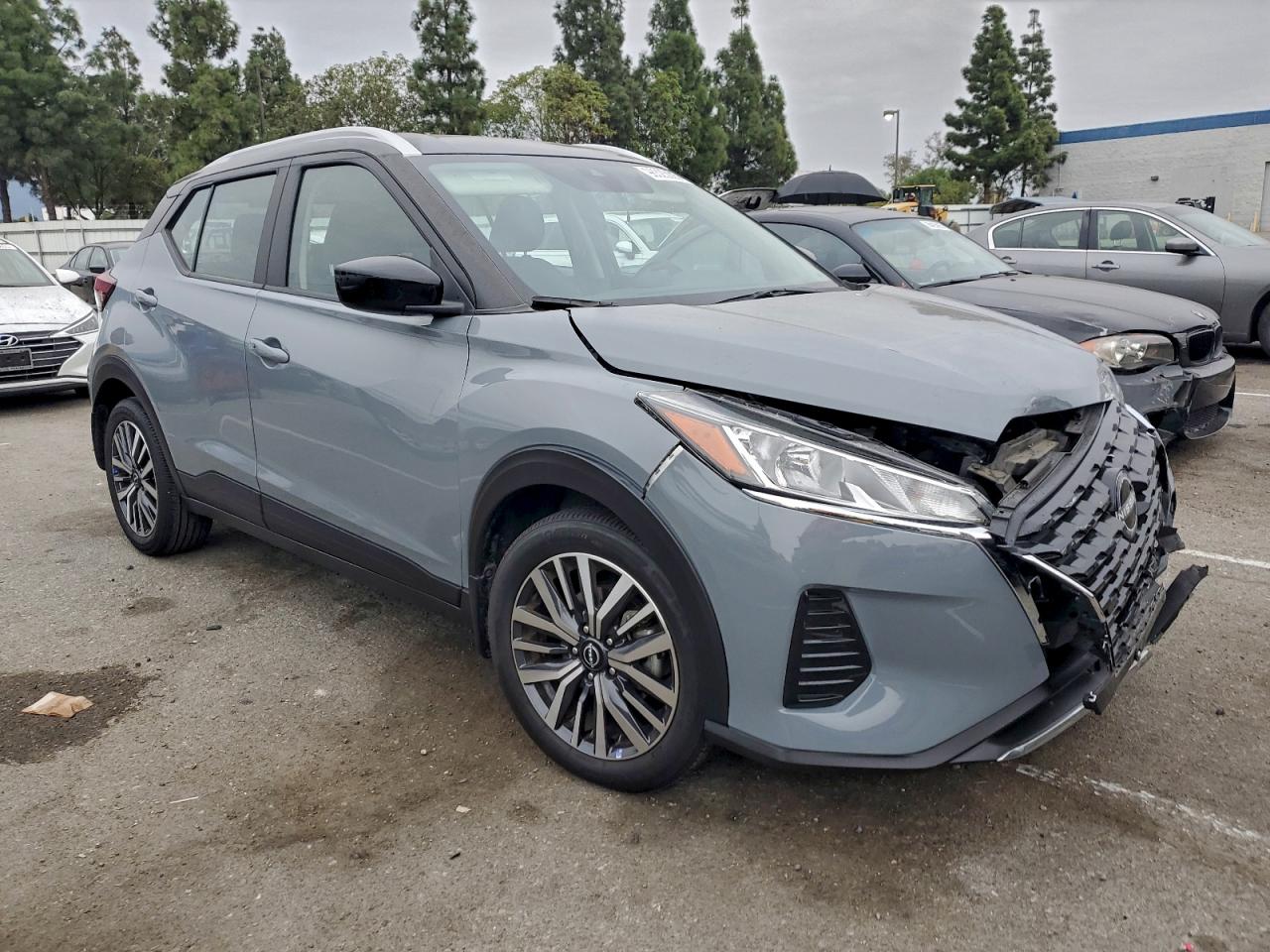 Nissan Kicks Sv Image 3