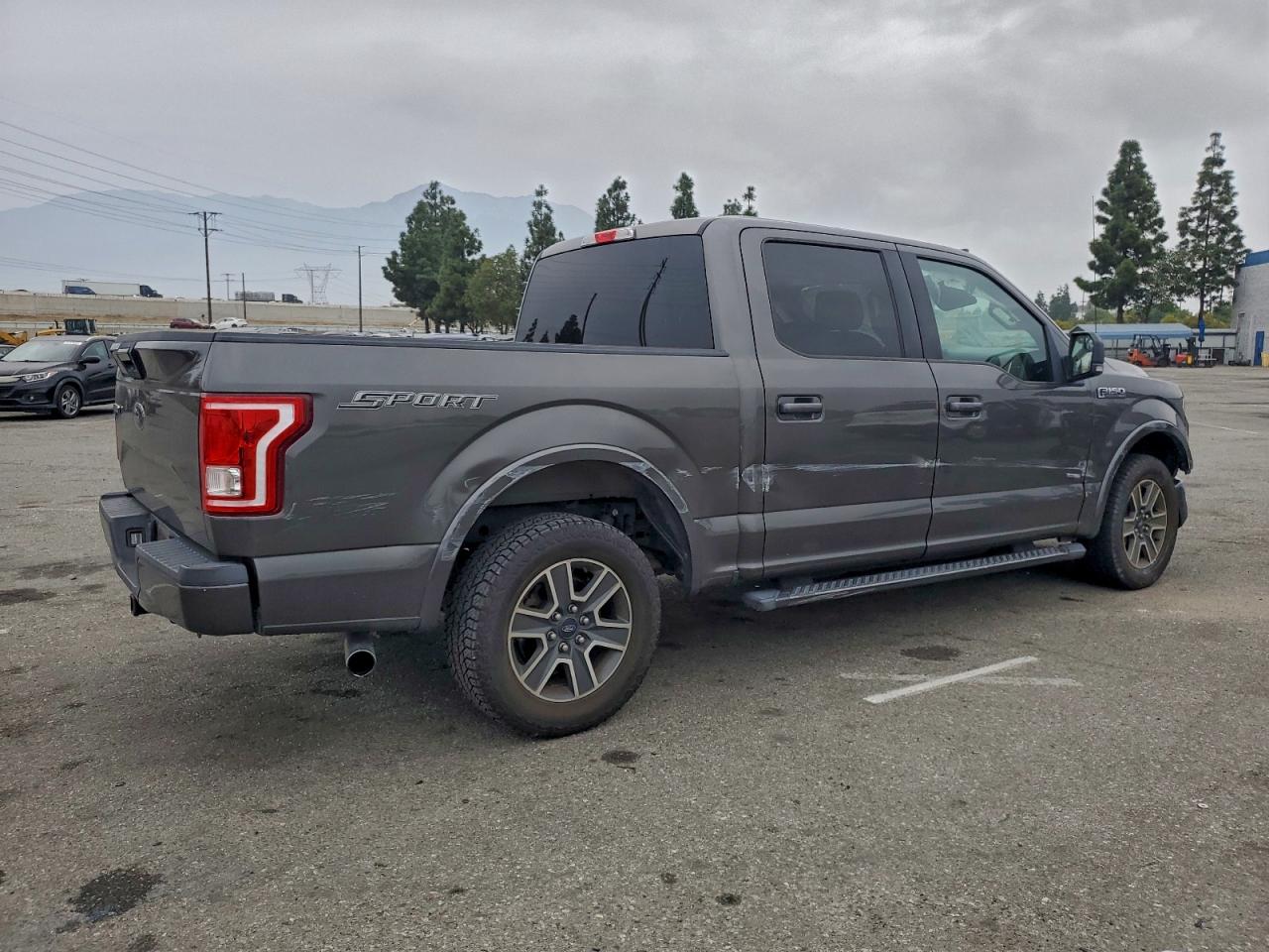 Ford F-150 Supercrew Image 6