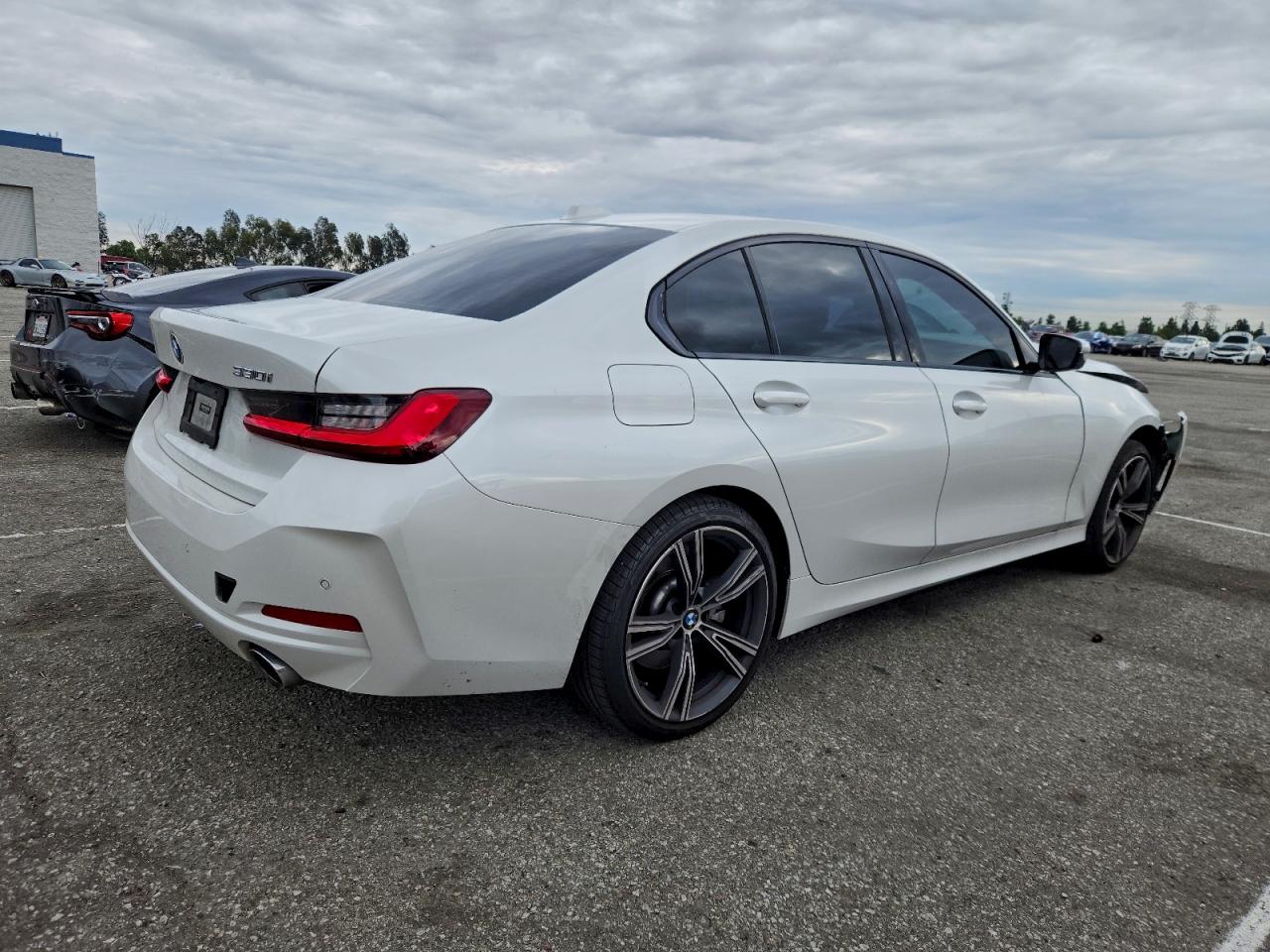 BMW 3 Series Image 9