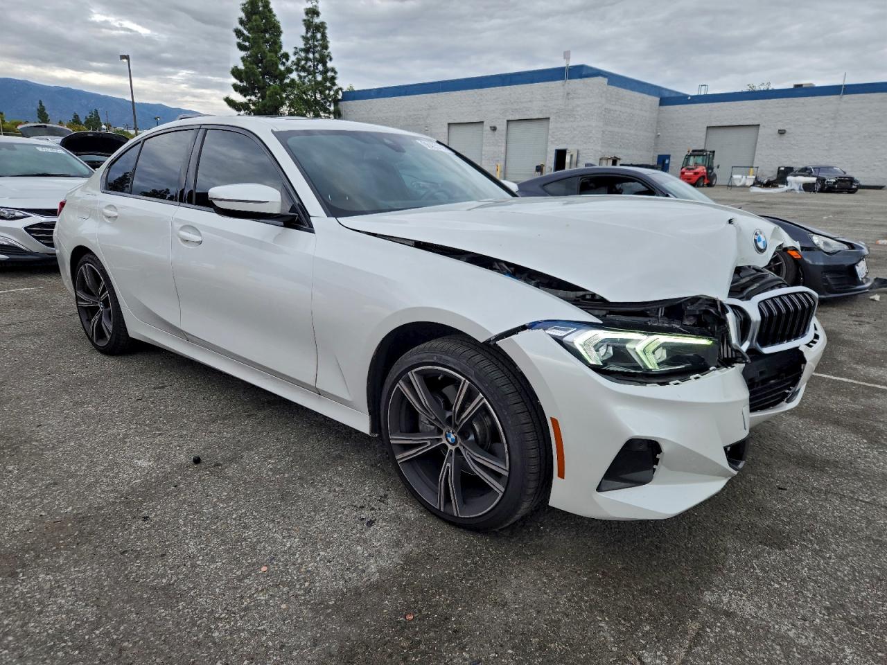 BMW 3 Series Image 11