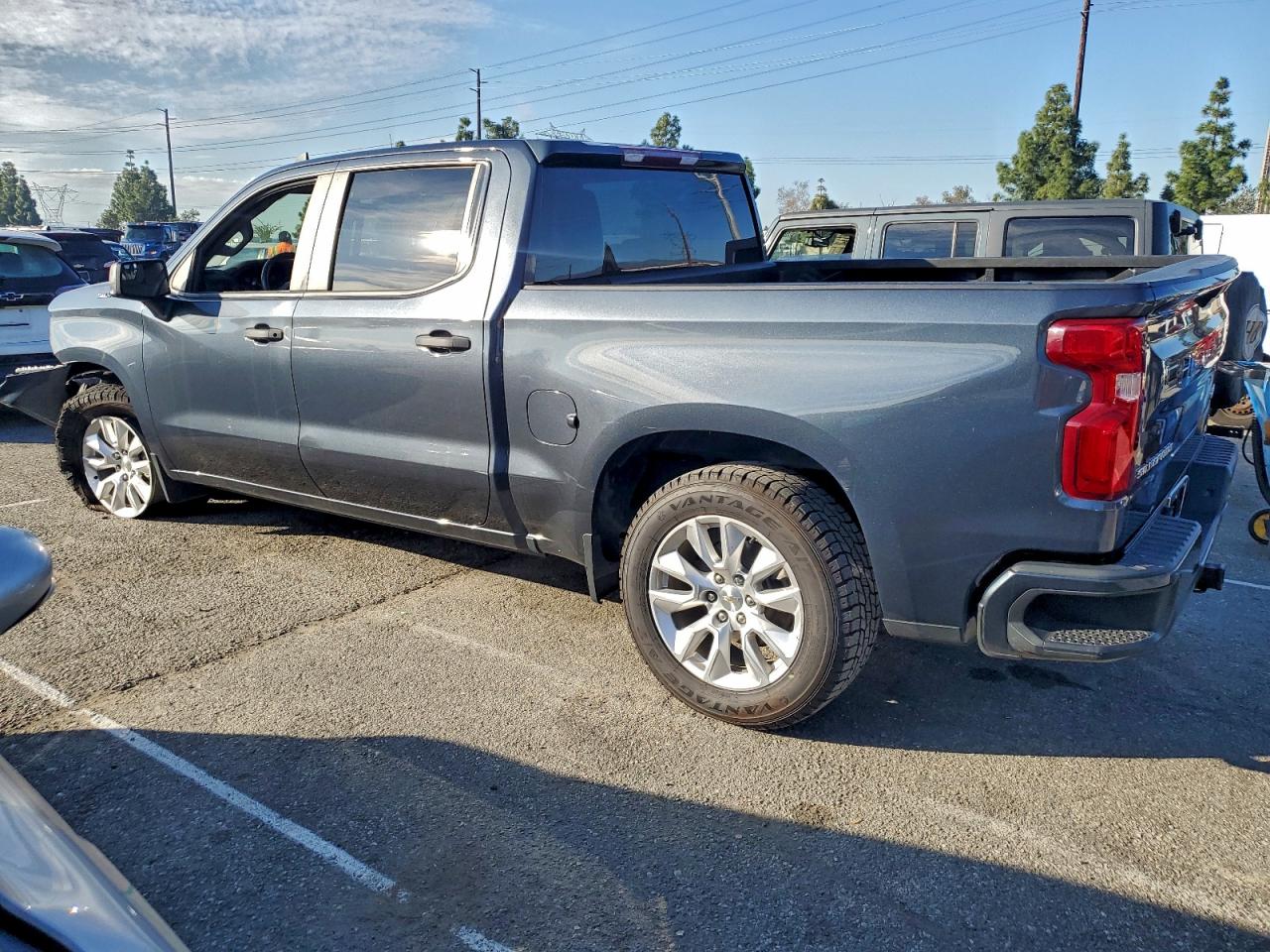 Chevrolet Silverado C1500 Custom Image 2