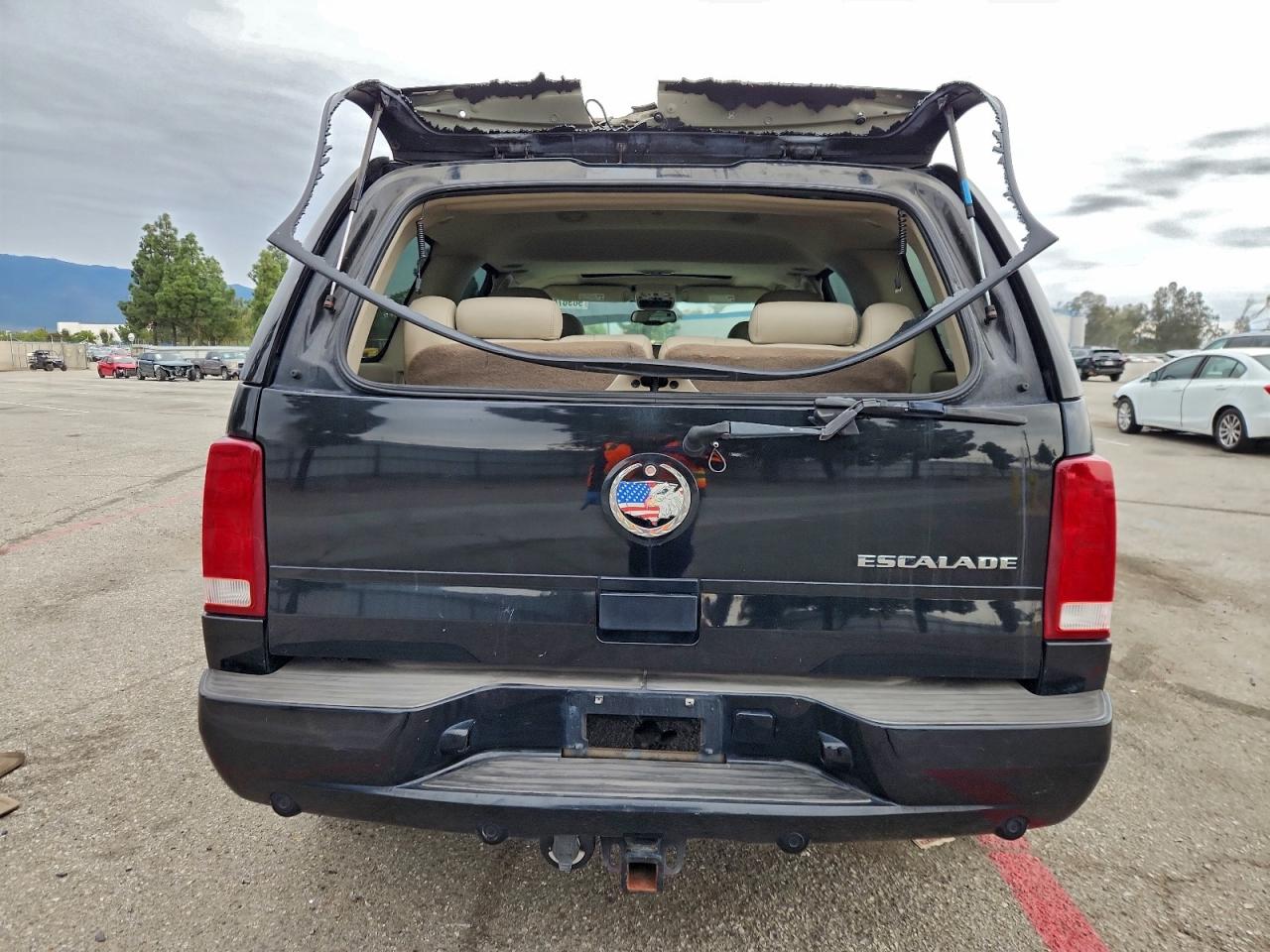 Cadillac Escalade Luxury Image 3