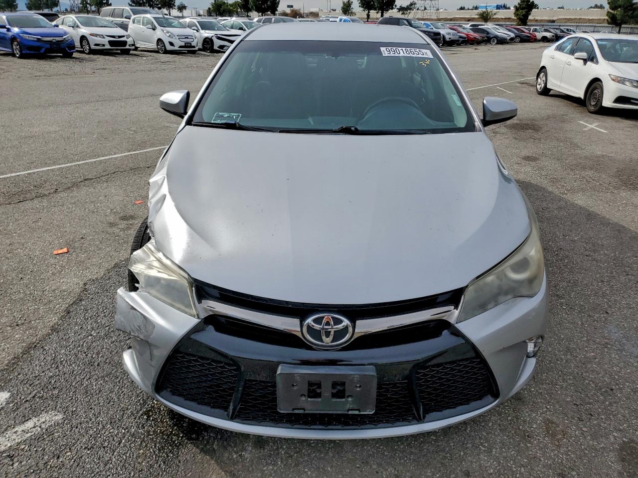 Toyota Camry Le Image 6
