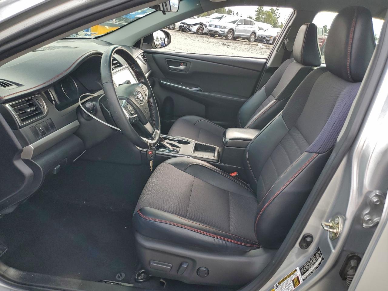 Toyota Camry Le Image 8