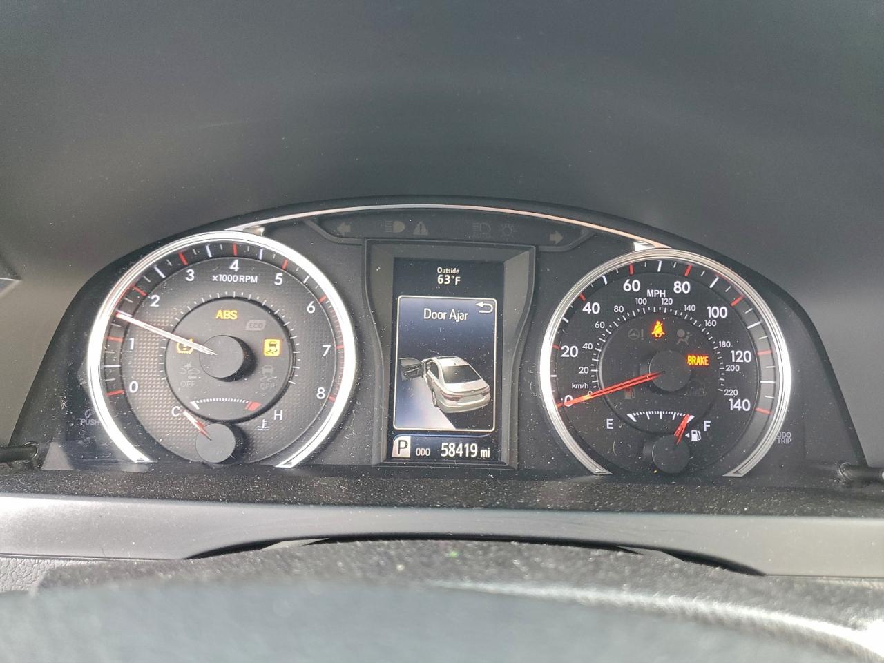 Toyota Camry Le Image 9