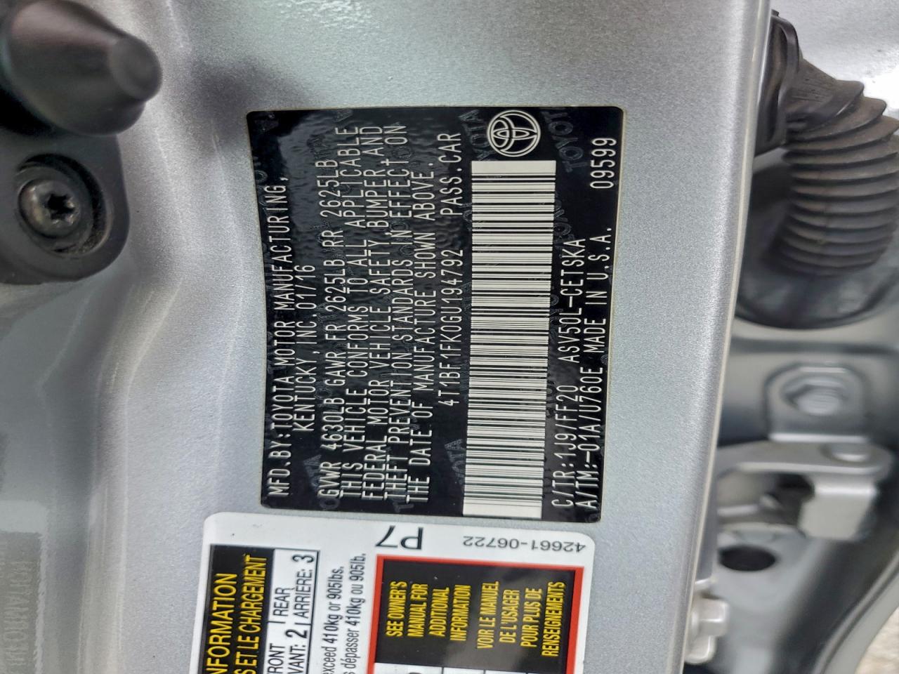 Toyota Camry Le Image 12