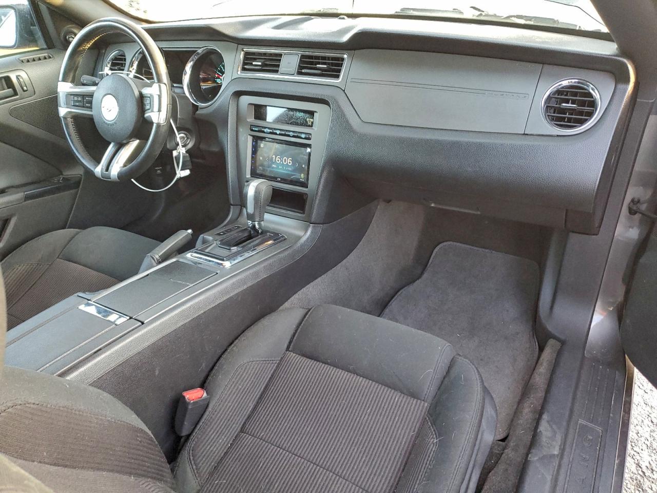 Ford Mustang Image 8