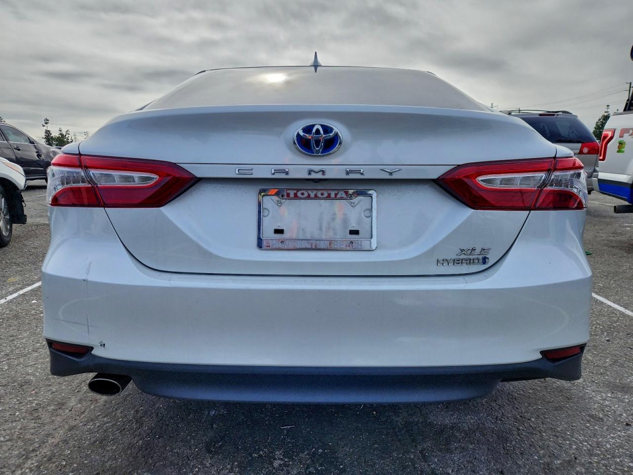 Toyota Camry Hybrid Image 6