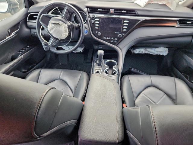 Toyota Camry Hybrid Image 8