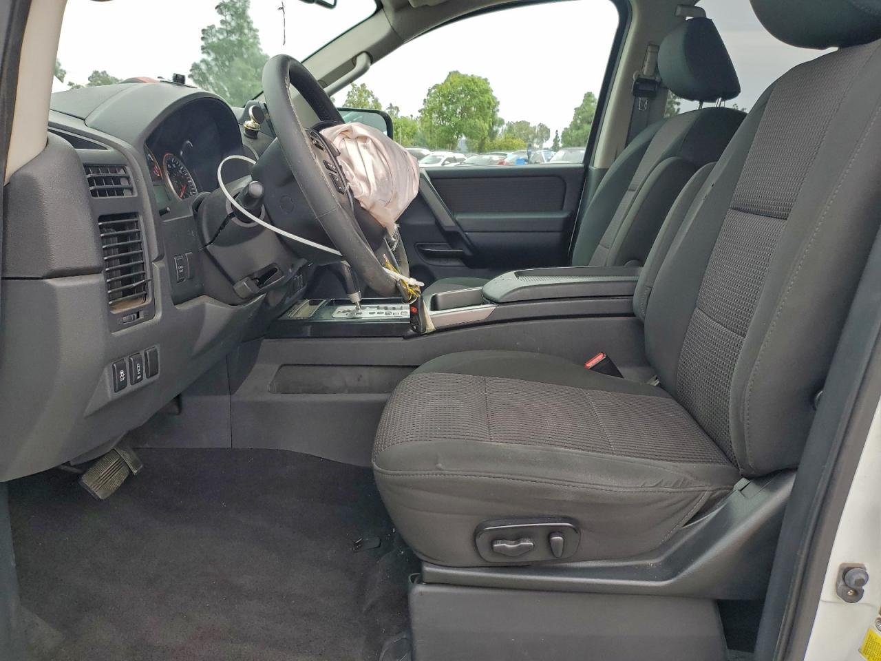 Nissan Titan S Image 4