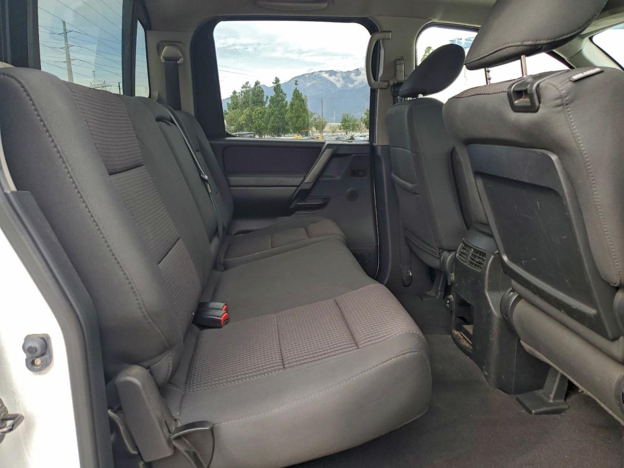 Nissan Titan S Image 9