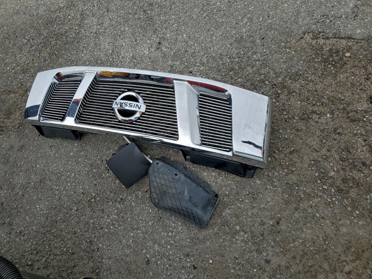 Nissan Titan S Image 7