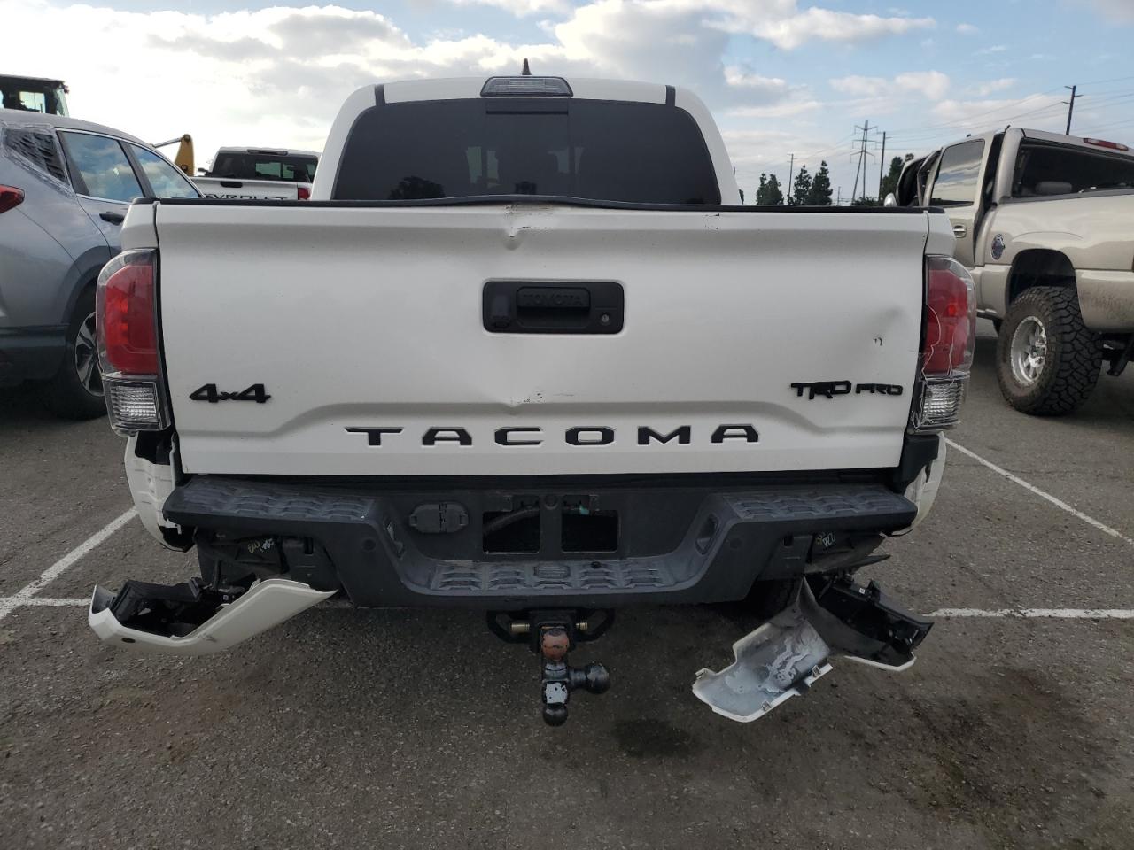 Toyota Tacoma Double Cab Image 2