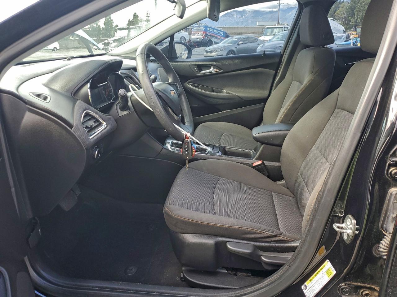 Chevrolet Cruze Ls Image 3