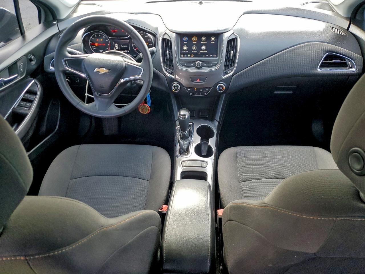 Chevrolet Cruze Ls Image 4