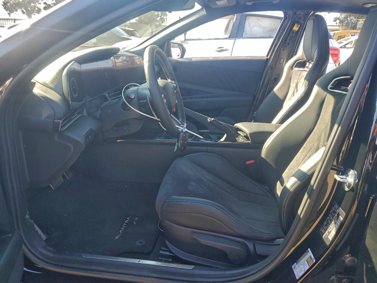 Hyundai ELANTRA Image 11