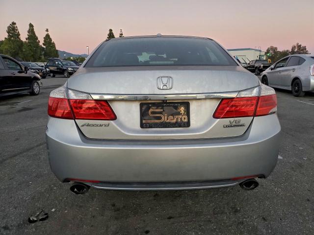 Honda Accord Touring Image 12