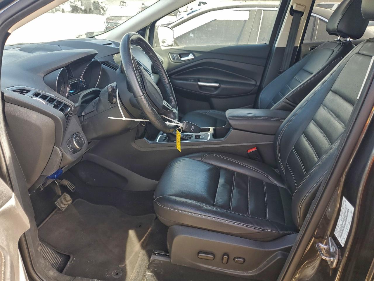 Ford Escape Titanium Image 3