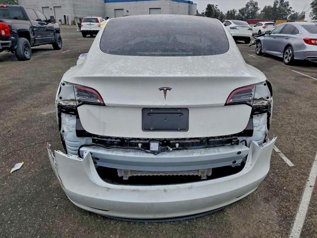 Tesla Model 3 Image 7